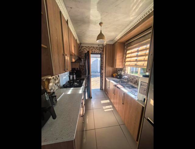3 BEDROOM HOUSE FOR SALE IN OLIEVENHOUTBOSCH